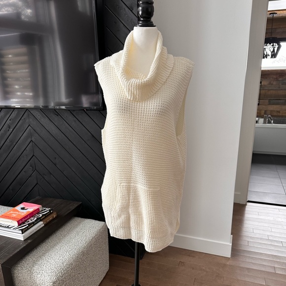 VINCE CAMUTO TOP FOR WOMEN - Picture 2 of 5